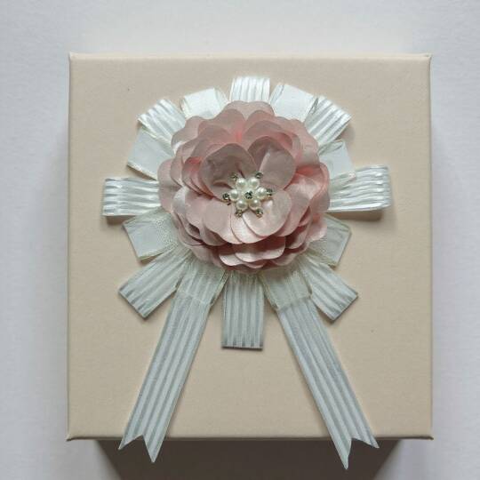 Bohça Süsü Saten Güllü Beyaz Şerit- Pudra Çiçek