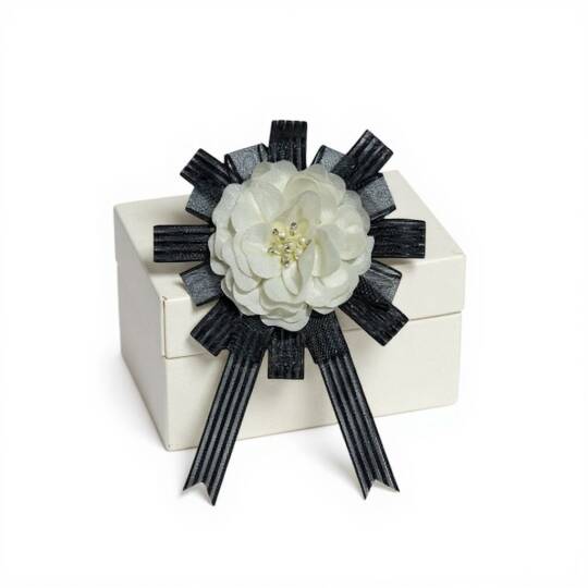 Bohça Süsü Saten Güllü Siyah Şerit-Beyaz Çiçek - 3