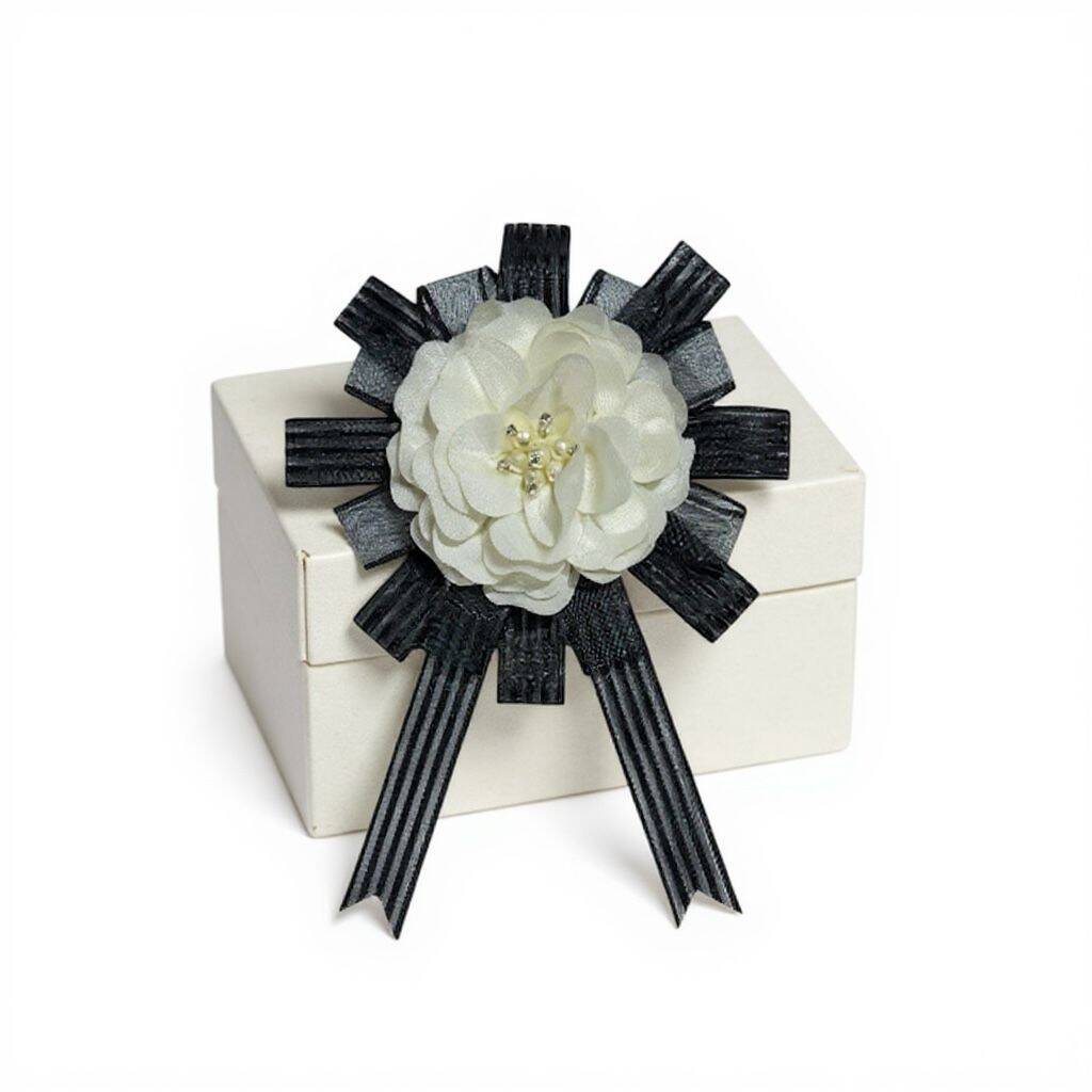 Bohça Süsü Saten Güllü Siyah Şerit-Beyaz Çiçek - 3